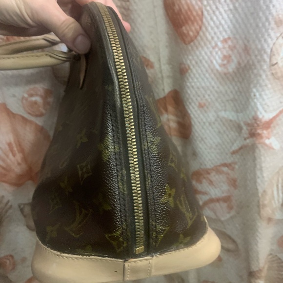 Auth Vintage Louis Vuitton Alma Classic Monogram Bag, Crossbody, Dustbag 😍 - Picture 9 of 15